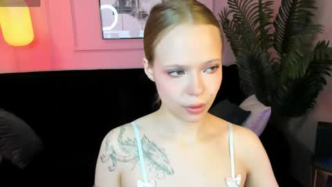 Snapshot of sweet_lucile chatting on 05/06/26, 06:52 Lucy online show from 05/06/26, 06:52