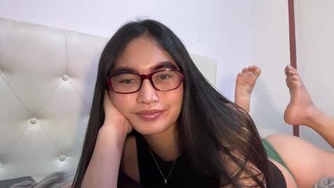 Snapshot of sweet_mariax chatting on 12/17/25, 01:28 Maria Stella online show from 12/17/25, 01:28