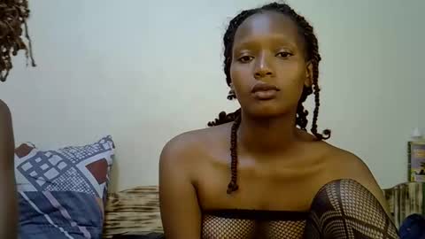 Linda online show from 11/06/25, 02:40