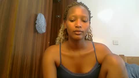 Snapshot of sweet_melod chatting on 03/25/26, 07:03 Linda online show from 03/25/26, 07:03