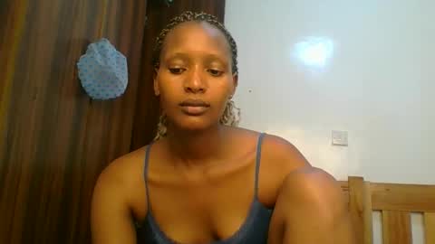 Snapshot of sweet_melod chatting on 03/27/26, 05:23 Linda online show from 03/27/26, 05:23