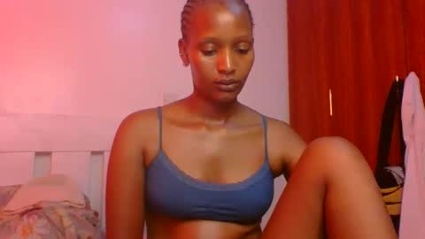 Snapshot of sweet_melod chatting on 04/10/26, 12:43 Linda online show from 04/10/26, 12:43