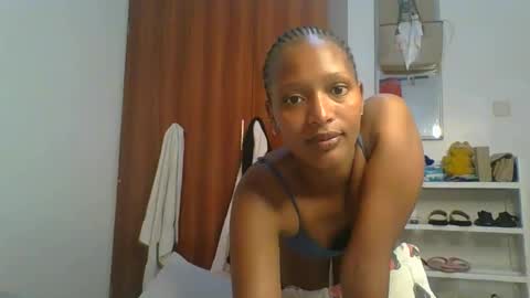 Snapshot of sweet_melod chatting on 04/11/26, 01:43 Linda online show from 04/11/26, 01:43
