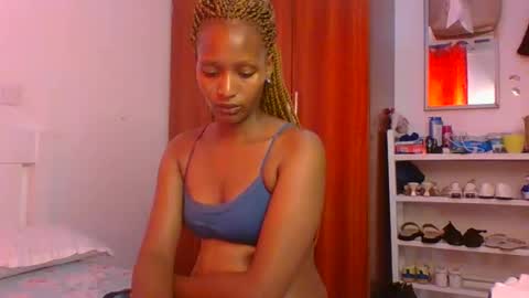 Snapshot of sweet_melod chatting on 04/20/26, 12:52 Linda online show from 04/20/26, 12:52