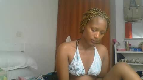 Snapshot of sweet_melod chatting on 04/28/26, 02:21 Linda online show from 04/28/26, 02:21