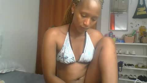 Snapshot of sweet_melod chatting on 04/29/26, 02:15 Linda online show from 04/29/26, 02:15