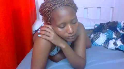 Snapshot of sweet_melod chatting on 04/30/26, 02:01 Linda online show from 04/30/26, 02:01