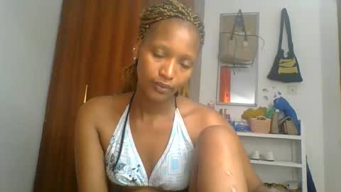 Snapshot of sweet_melod chatting on 05/02/26, 02:05 Linda online show from 05/02/26, 02:05