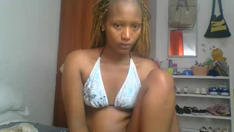 Snapshot of sweet_melod chatting on 05/06/26, 02:29 Linda online show from 05/06/26, 02:29