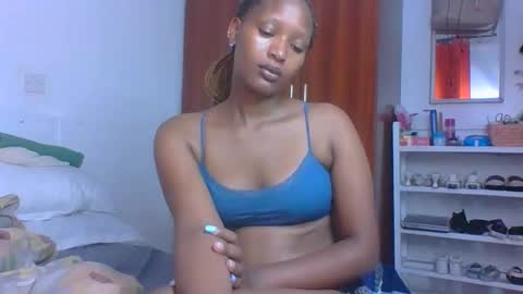 Snapshot of sweet_melod chatting on 05/09/26, 01:55 Linda online show from 05/09/26, 01:55