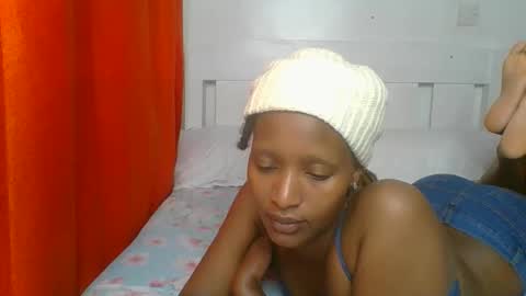 Snapshot of sweet_melod chatting on 05/09/26, 03:17 Linda online show from 05/09/26, 03:17