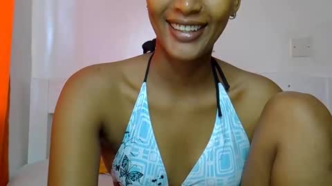 Snapshot of sweet_melod chatting on 05/13/26, 05:27 Linda online show from 05/13/26, 05:27