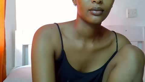 Snapshot of sweet_melod chatting on 05/17/26, 05:38 Linda online show from 05/17/26, 05:38