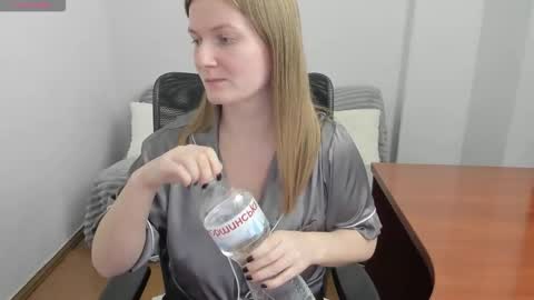 Snapshot of sweet_melody_of_ur_heart chatting on 03/10/26, 07:41 Mila online show from 03/10/26, 07:41