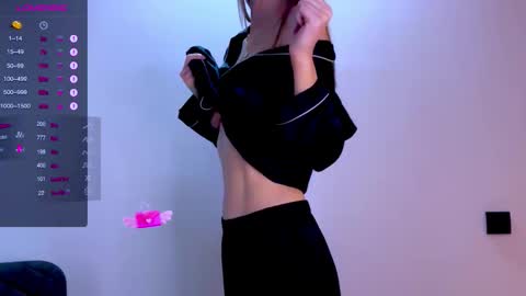 Mia online show from 11/26/25, 09:43