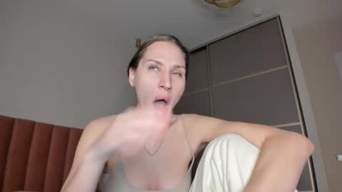 Snapshot of sweet_miss381 chatting on 02/18/25, 12:59 Sofi online show from 02/18/25, 12:59