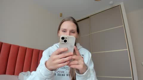 Snapshot of sweet_miss381 chatting on 03/11/25, 06:43 Sofi online show from 03/11/25, 06:43