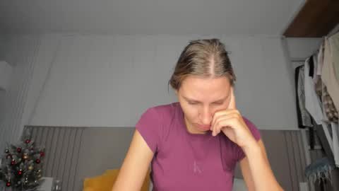 Snapshot of sweet_miss381 chatting on 02/16/26, 01:24 Sofi online show from 02/16/26, 01:24