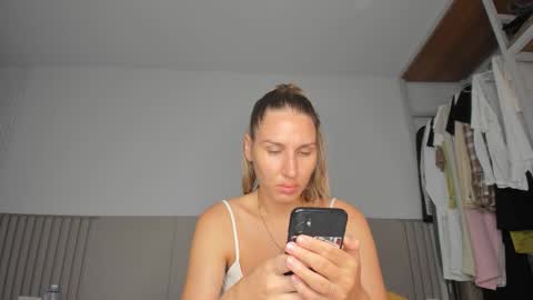 Snapshot of sweet_miss381 chatting on 03/08/26, 02:59 Sofi online show from 03/08/26, 02:59