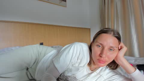 Snapshot of sweet_miss381 chatting on 03/14/26, 05:46 Sofi online show from 03/14/26, 05:46