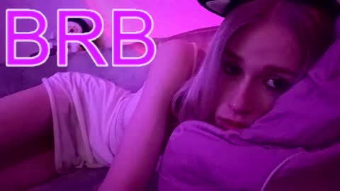 sweet_mol1y online show from 11/18/25, 03:56