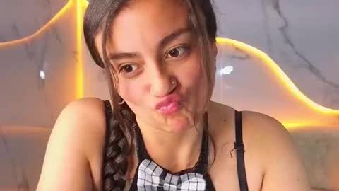 Snapshot of sweet_morita_tx chatting on 12/17/25, 08:04 Live 1500am 2100pm online show from 12/17/25, 08:04