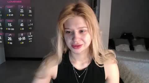 Snapshot of sweet_nicole_333 chatting on 10/16/25, 06:36 sweet_nicole_333 online show from 10/16/25, 06:36
