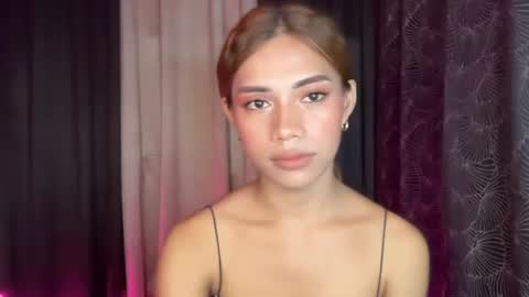 Snapshot of sweet_nikki03 chatting on 01/18/26, 05:17 sweet_nikki03 online show from 01/18/26, 05:17