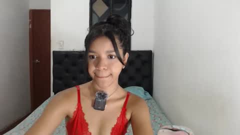 Snapshot of sweet_petite15 chatting on 05/04/26, 12:12 petite sweet online show from 05/04/26, 12:12