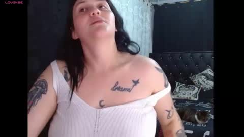 Snapshot of sweet_poison_666 chatting on 06/10/26, 12:33 sweet_poison_666 online show from 06/10/26, 12:33