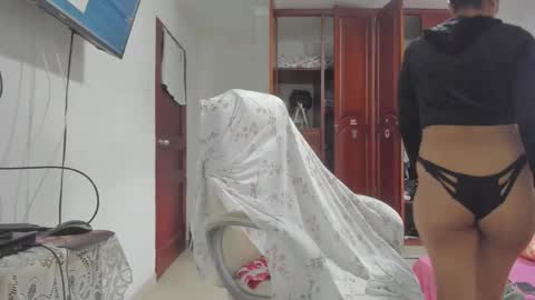 sweet_robyn online show from 11/24/25, 09:47