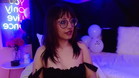 Roxanee online show from 11/12/25, 06:14