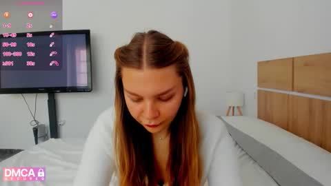 Snapshot of sweet_sabriina chatting on 04/17/26, 07:00 Sabina online show from 04/17/26, 07:00
