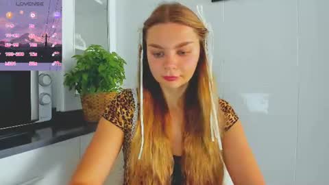 Snapshot of sweet_sabriina chatting on 06/26/26, 06:40 Sabina online show from 06/26/26, 06:40