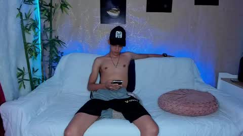 Start 18 year  Noa 19 year online show from 02/18/25, 10:58