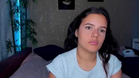 Start 18 year  Noa 19 year online show from 03/07/25, 10:13