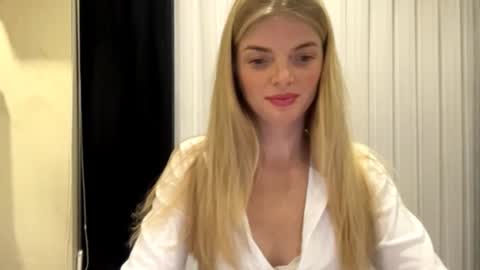 Snapshot of sweet_sinn_ chatting on 09/22/25, 09:17 Mira online show from 09/22/25, 09:17