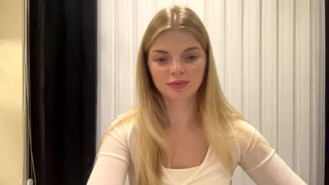 Snapshot of sweet_sinn_ chatting on 10/04/25, 09:02 Mira online show from 10/04/25, 09:02