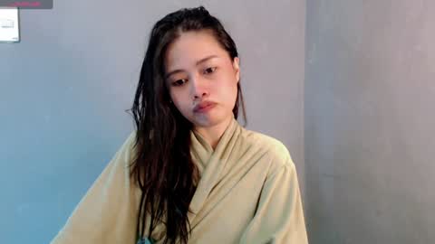 Snapshot of sweet_sirenxx chatting on 01/07/25, 05:01 Leah online show from 01/07/25, 05:01
