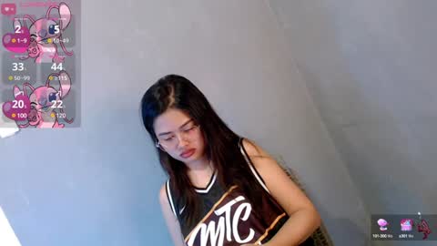 Snapshot of sweet_sirenxx chatting on 01/08/25, 11:32 Leah online show from 01/08/25, 11:32
