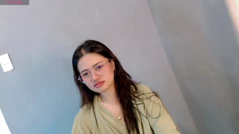 Snapshot of sweet_sirenxx chatting on 01/14/25, 05:19 Leah online show from 01/14/25, 05:19