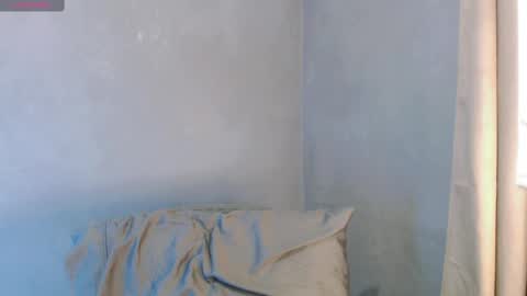 Snapshot of sweet_sirenxx chatting on 02/18/25, 01:11 Leah online show from 02/18/25, 01:11