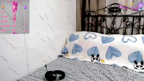 Snapshot of sweet_sirenxx chatting on 04/21/26, 07:58 Leah online show from 04/21/26, 07:58