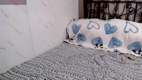 Snapshot of sweet_sirenxx chatting on 04/22/26, 07:33 Leah online show from 04/22/26, 07:33