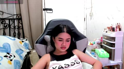Snapshot of sweet_sirenxx chatting on 05/30/26, 06:49 Leah online show from 05/30/26, 06:49