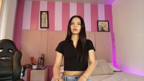 Snapshot of sweet_sofiii_ chatting on 03/17/26, 08:45 Sweet Sofiii online show from 03/17/26, 08:45