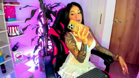 sophie leone online show from 10/19/25, 11:38
