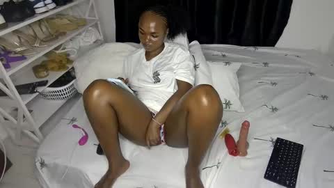 Snapshot of sweet_spoon chatting on 11/08/25, 06:51 Nina online show from 11/08/25, 06:51