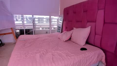 Snapshot of sweet_stacie chatting on 02/07/25, 02:04 sweet_stacie online show from 02/07/25, 02:04