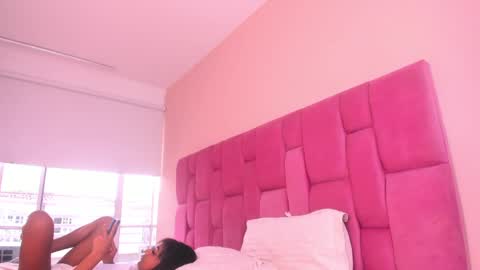 Snapshot of sweet_stacie chatting on 03/05/25, 08:00 sweet_stacie online show from 03/05/25, 08:00